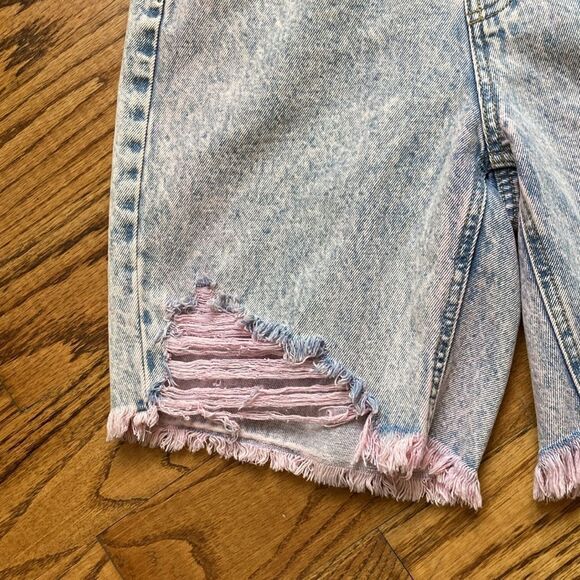 Acid Wash High Rise Distressed Bermuda Shorts Size 2 New With Tags - Picture 4 of 15